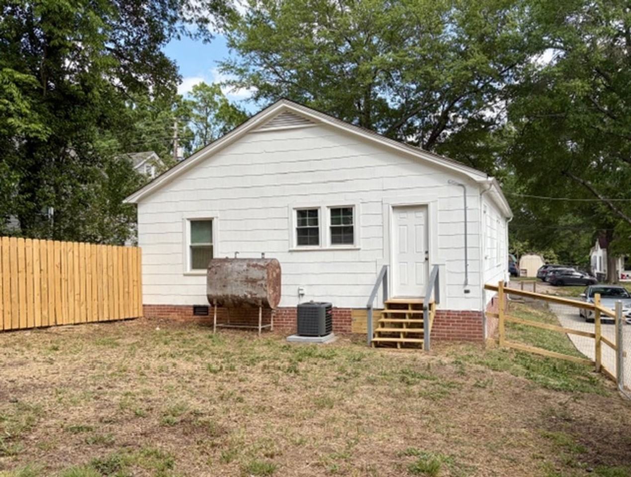 421 N East Ave - Photo 4 of 15