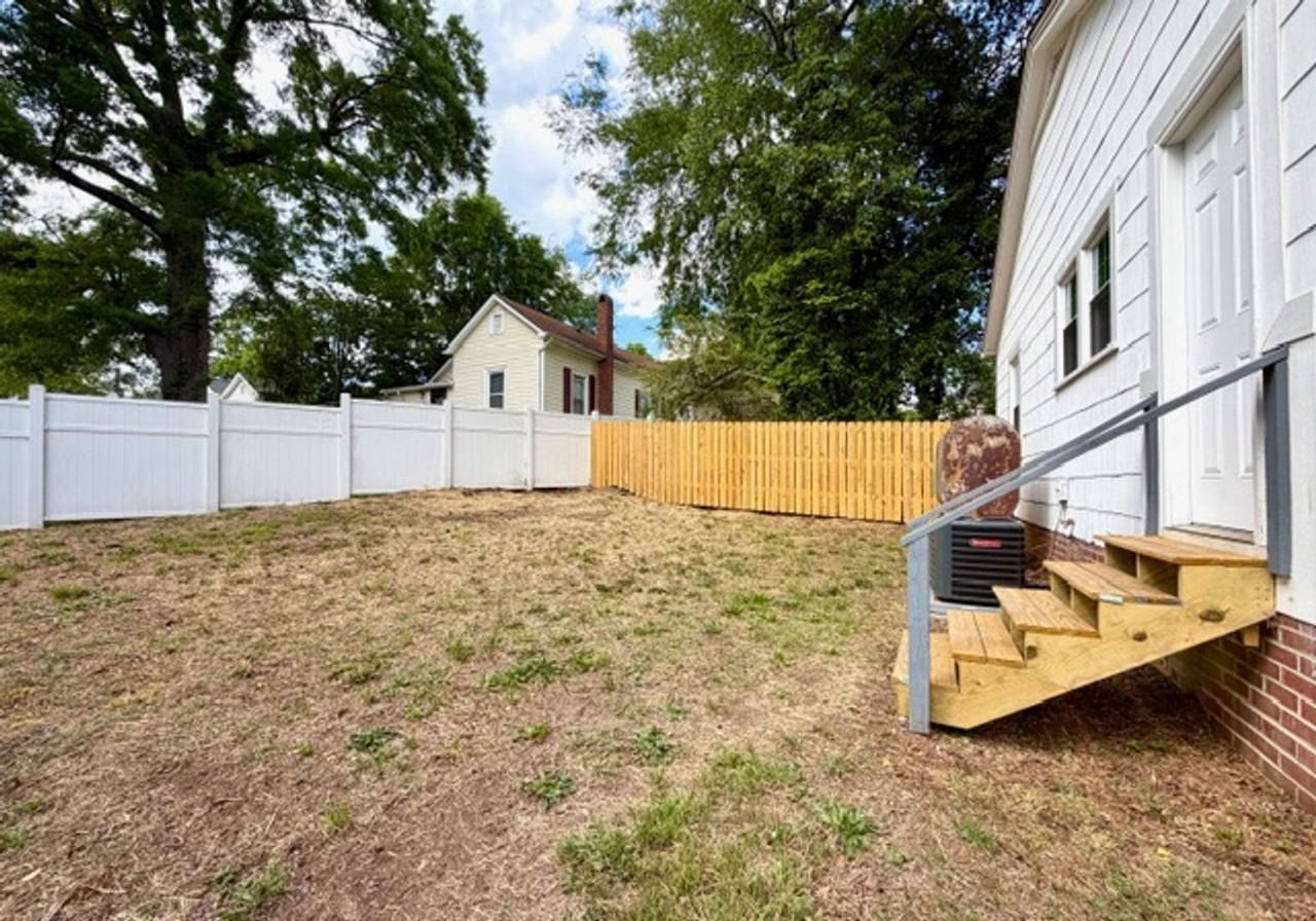 421 N East Ave - Photo 5 of 15