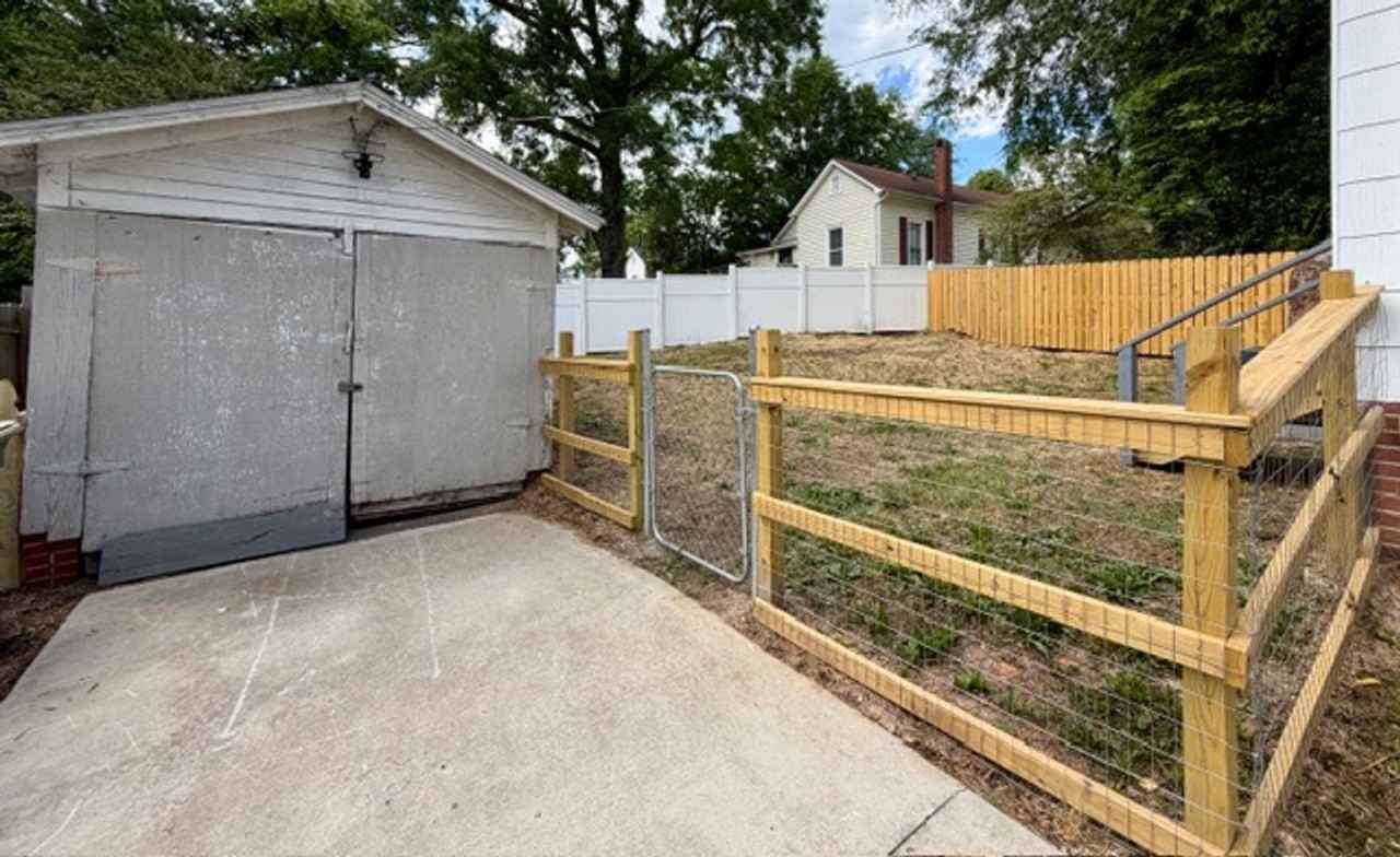 421 N East Ave - Photo 6 of 15