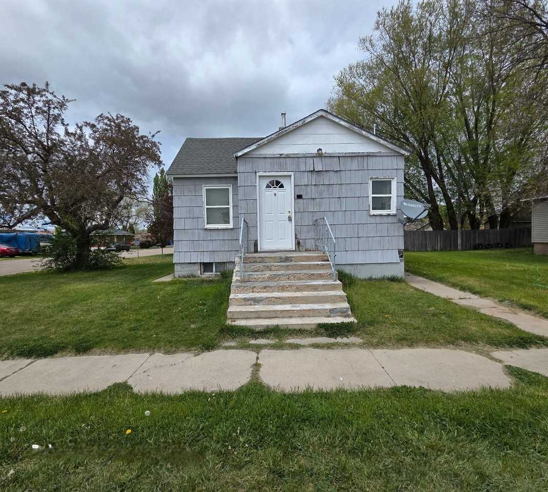 103 E Center St - Photo 3 of 19