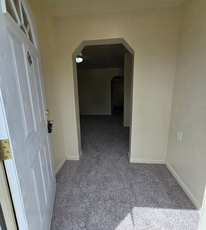 103 E Center St - Photo 4 of 19