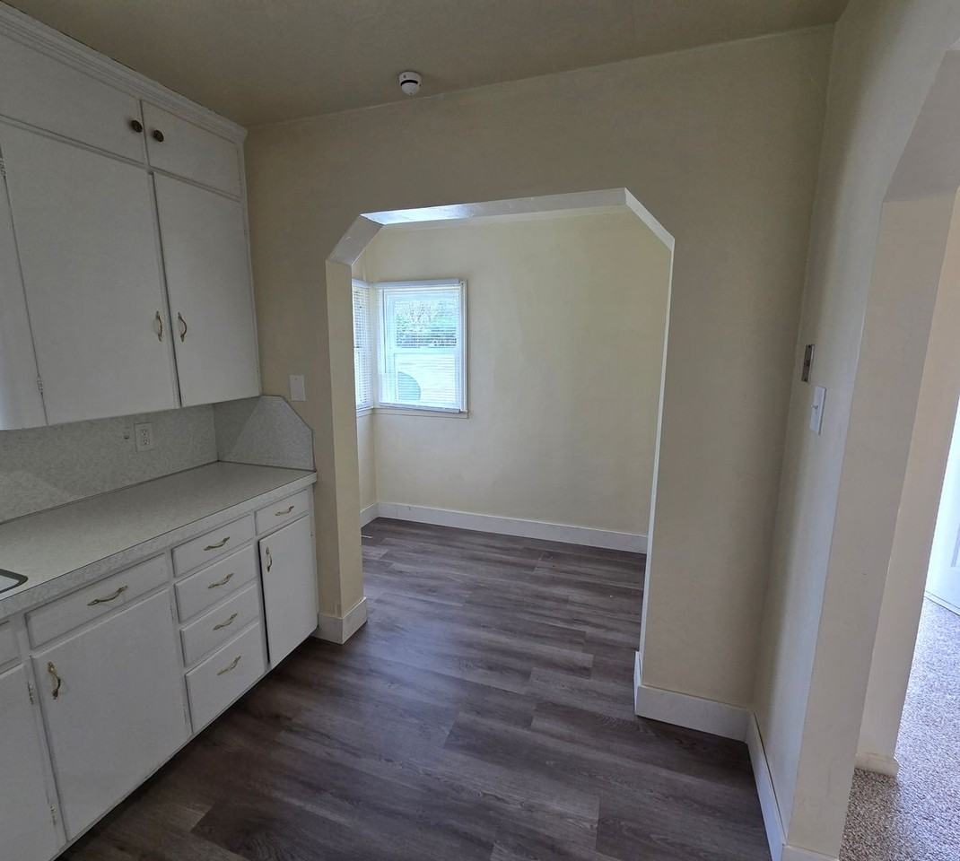 103 E Center St - Photo 5 of 19