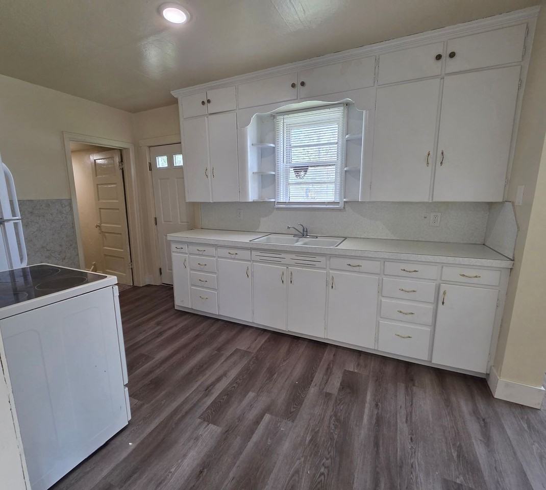 103 E Center St - Photo 7 of 19