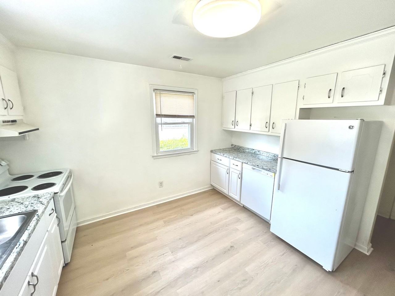 221 S Mesa Dr - Photo 3 of 11