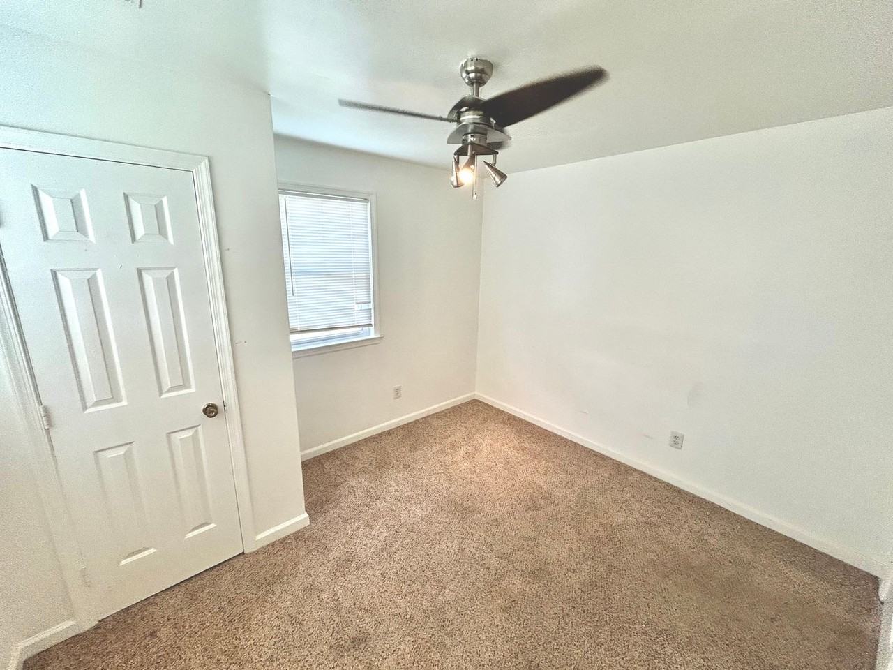221 S Mesa Dr - Photo 5 of 11