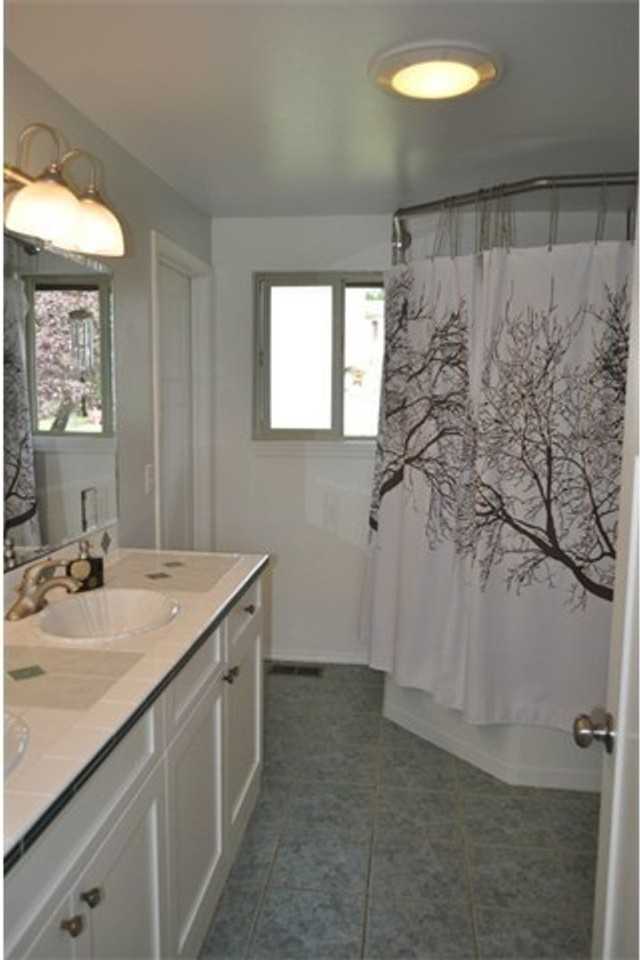 2433 Fieldview Dr - Photo 6 of 9