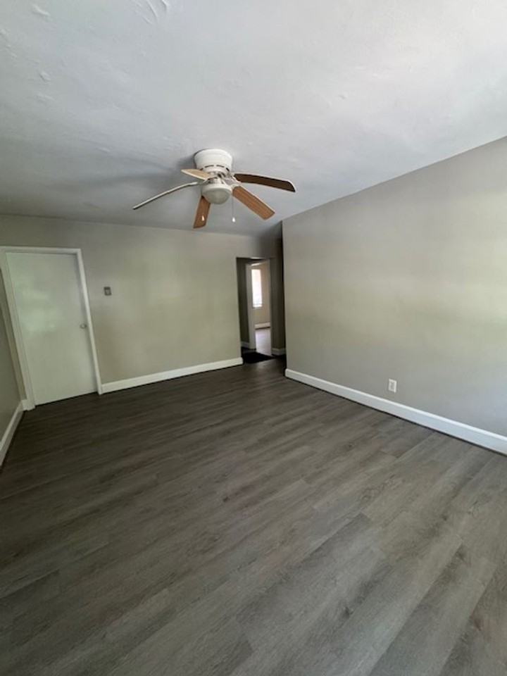 714 Pou St - Photo 2 of 6