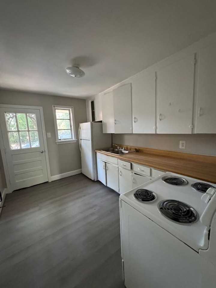 714 Pou St - Photo 3 of 6
