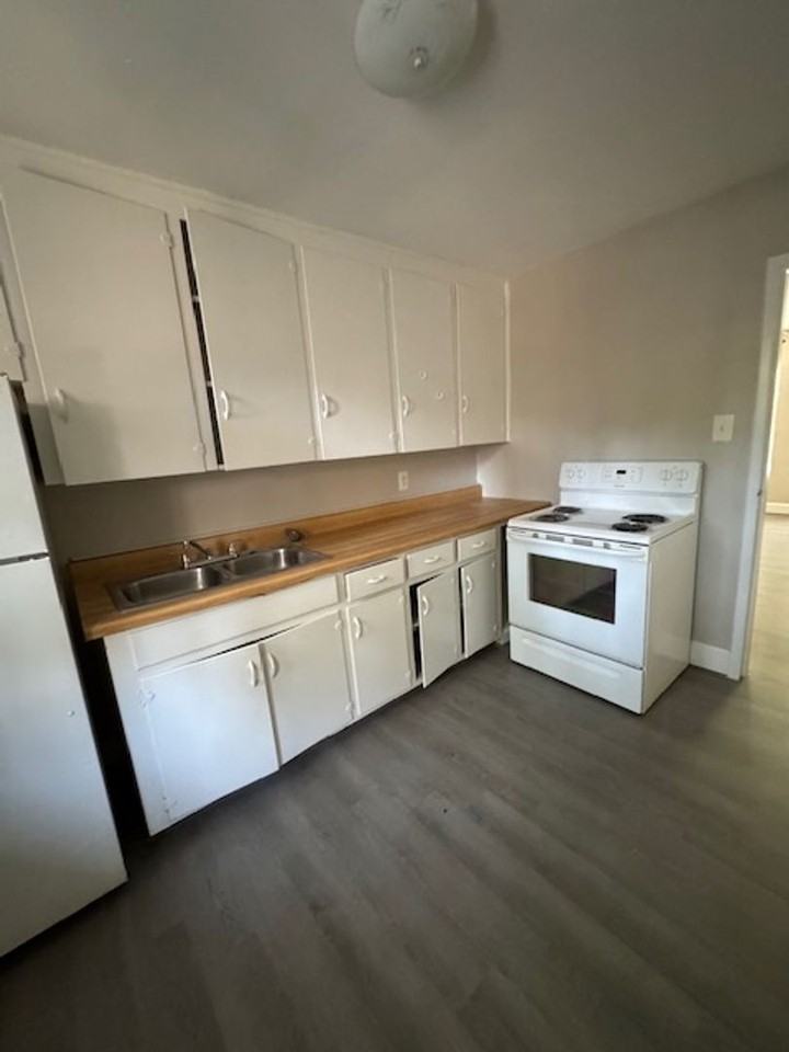 714 Pou St - Photo 4 of 6