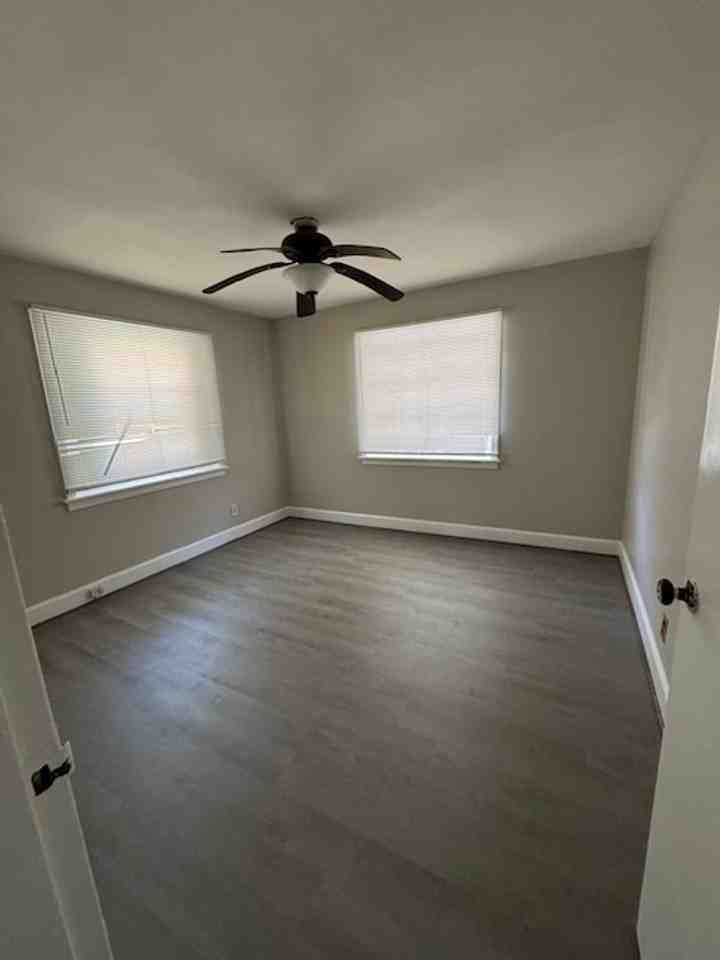714 Pou St - Photo 5 of 6