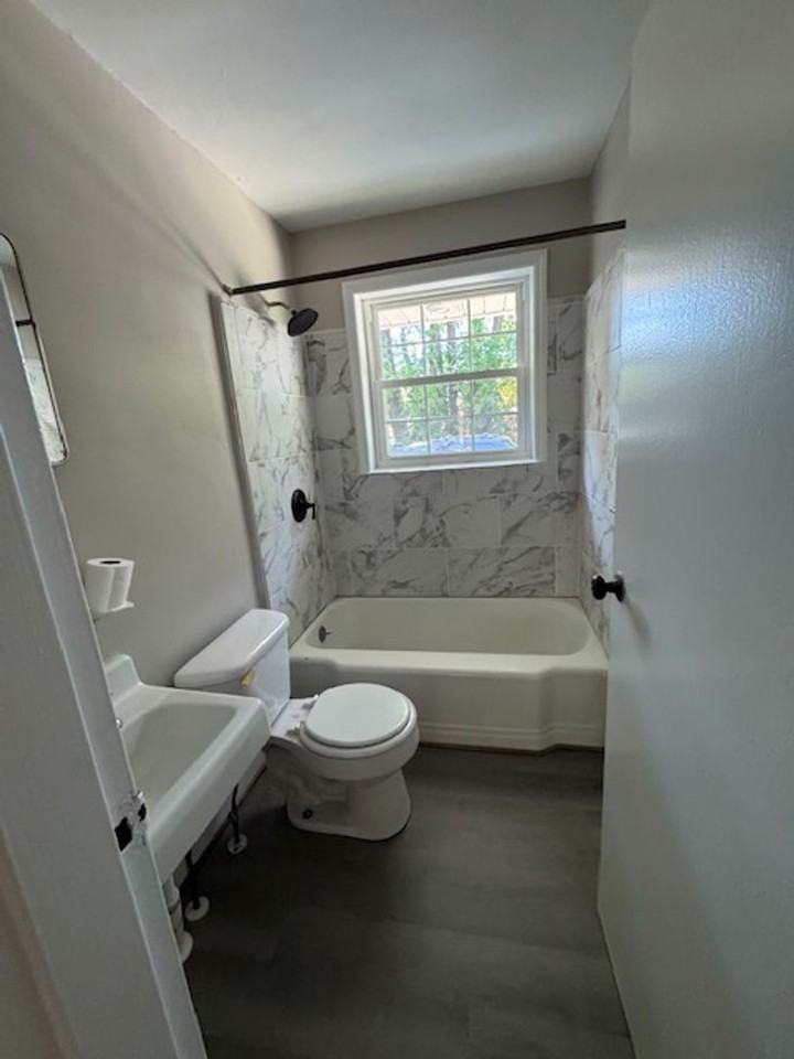 714 Pou St - Photo 6 of 6