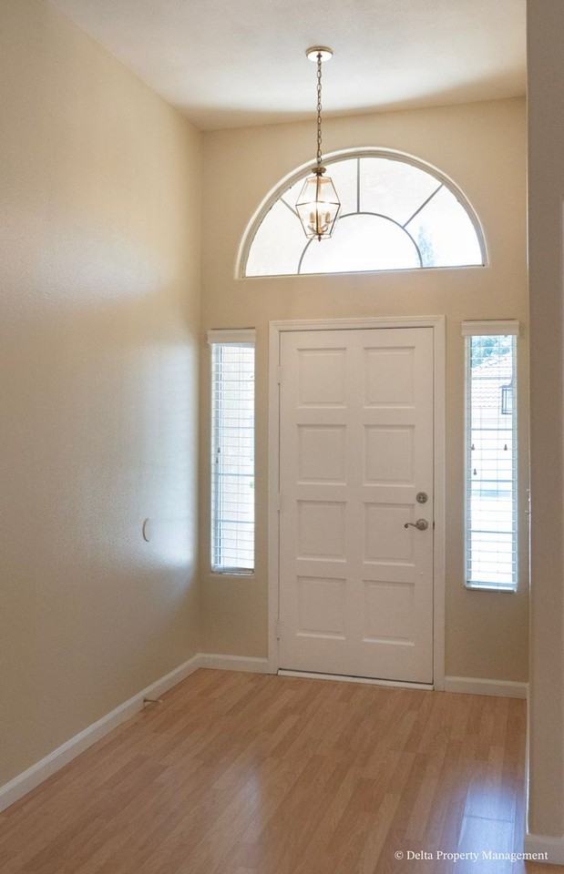 1044 E Manhattan Ave - Photo 3 of 30