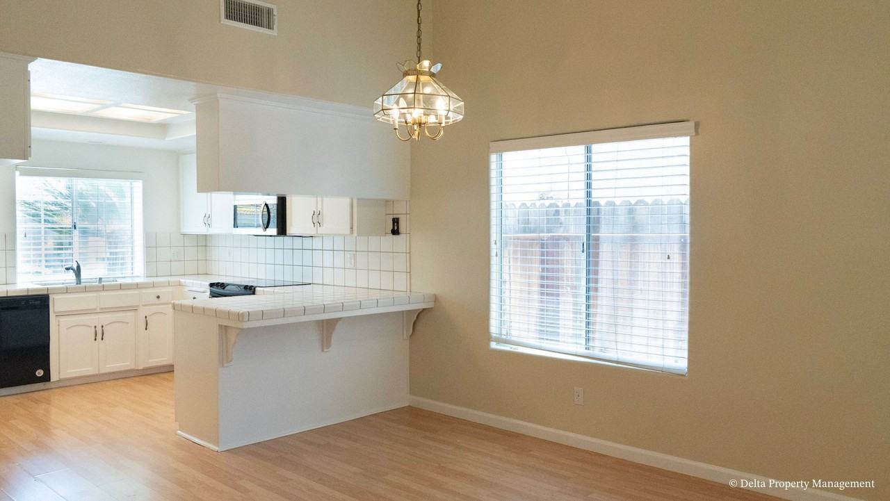 1044 E Manhattan Ave - Photo 6 of 30
