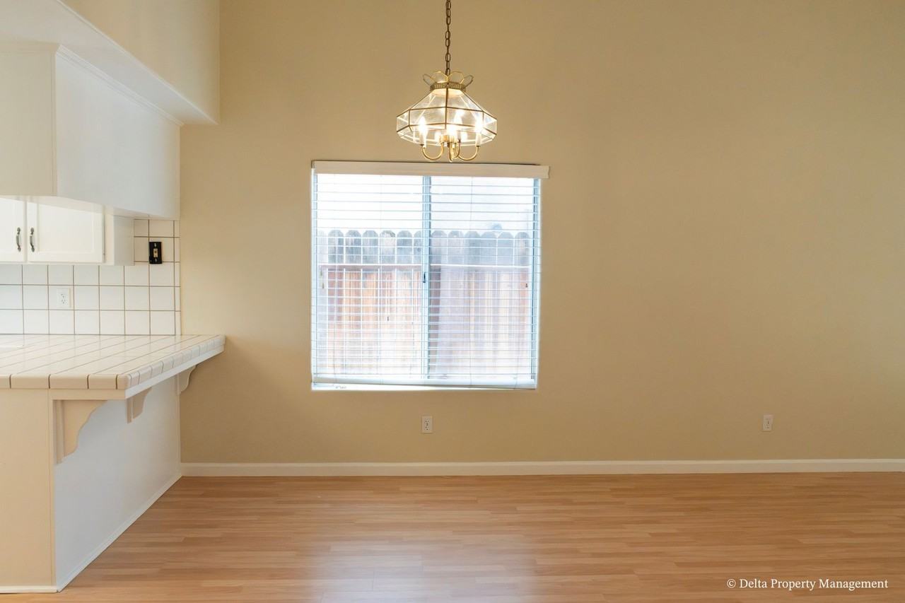 1044 E Manhattan Ave - Photo 7 of 30
