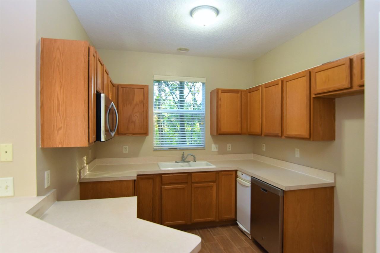 11037 Black Swan Ct - Photo 4 of 8