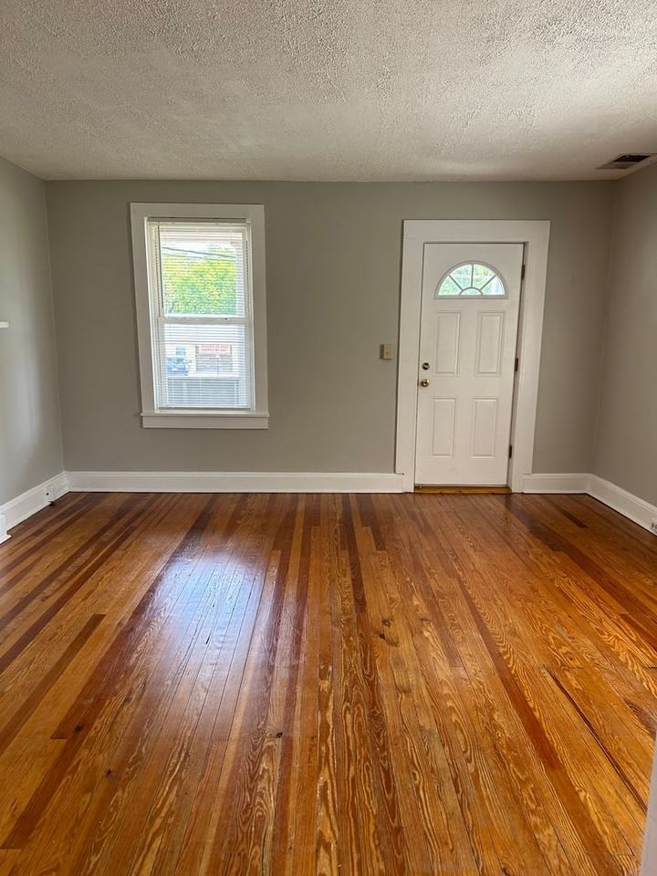 215 Millwood Ave - Photo 2 of 11
