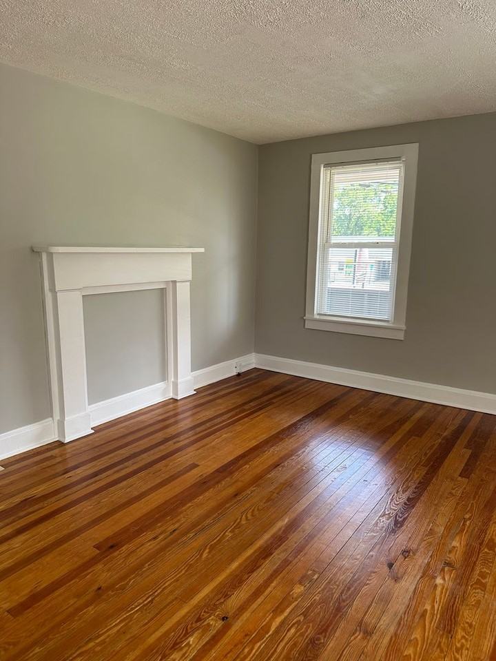 215 Millwood Ave - Photo 3 of 11