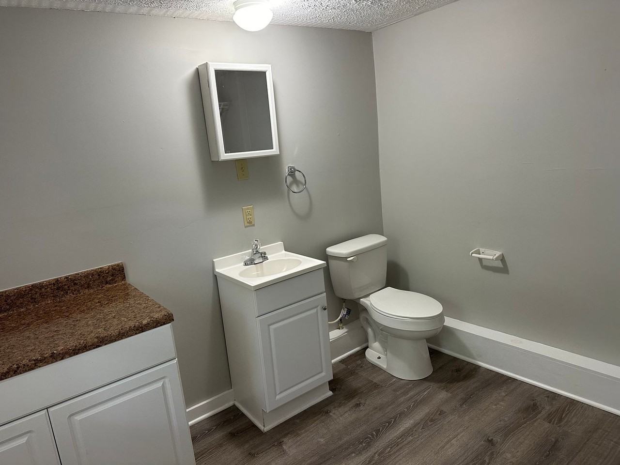 215 Millwood Ave - Photo 5 of 11