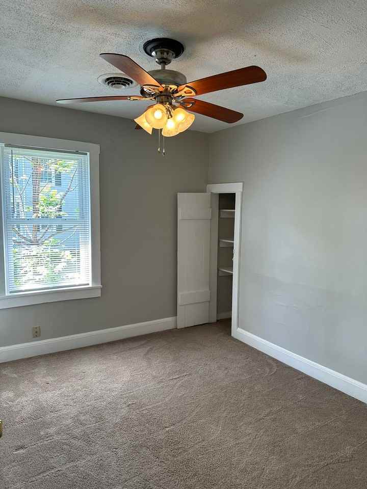 215 Millwood Ave - Photo 7 of 11