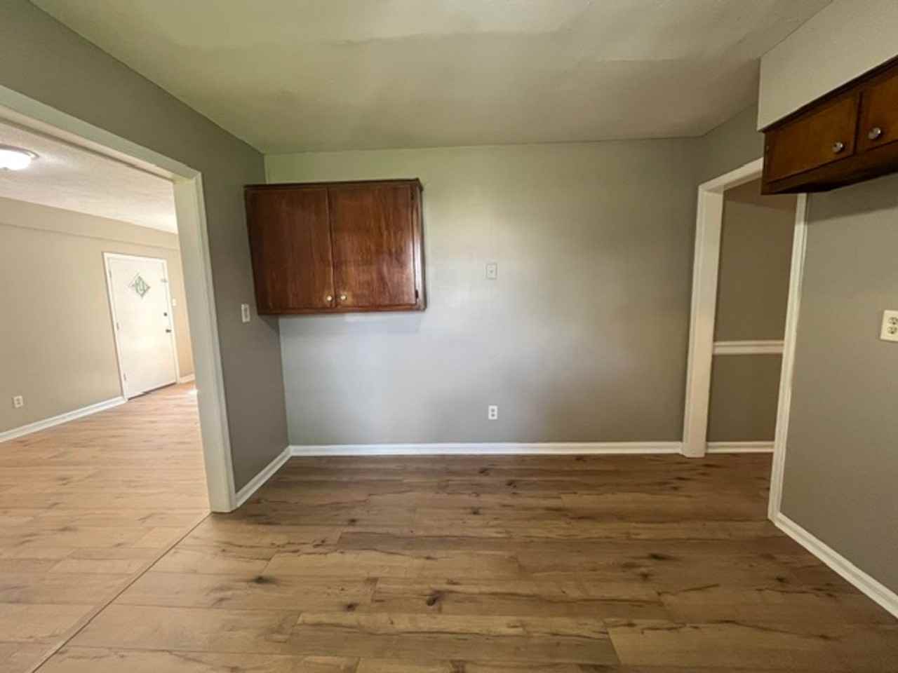8015 Pinebrook Dr - Photo 3 of 13