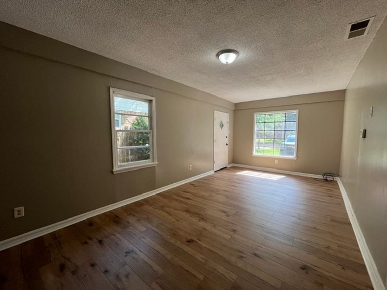 8015 Pinebrook Dr - Photo 4 of 13