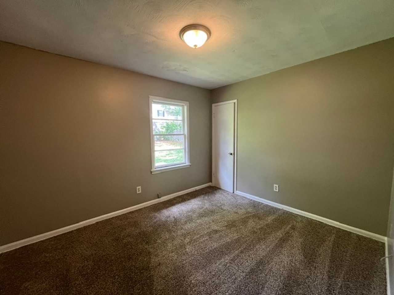 8015 Pinebrook Dr - Photo 5 of 13