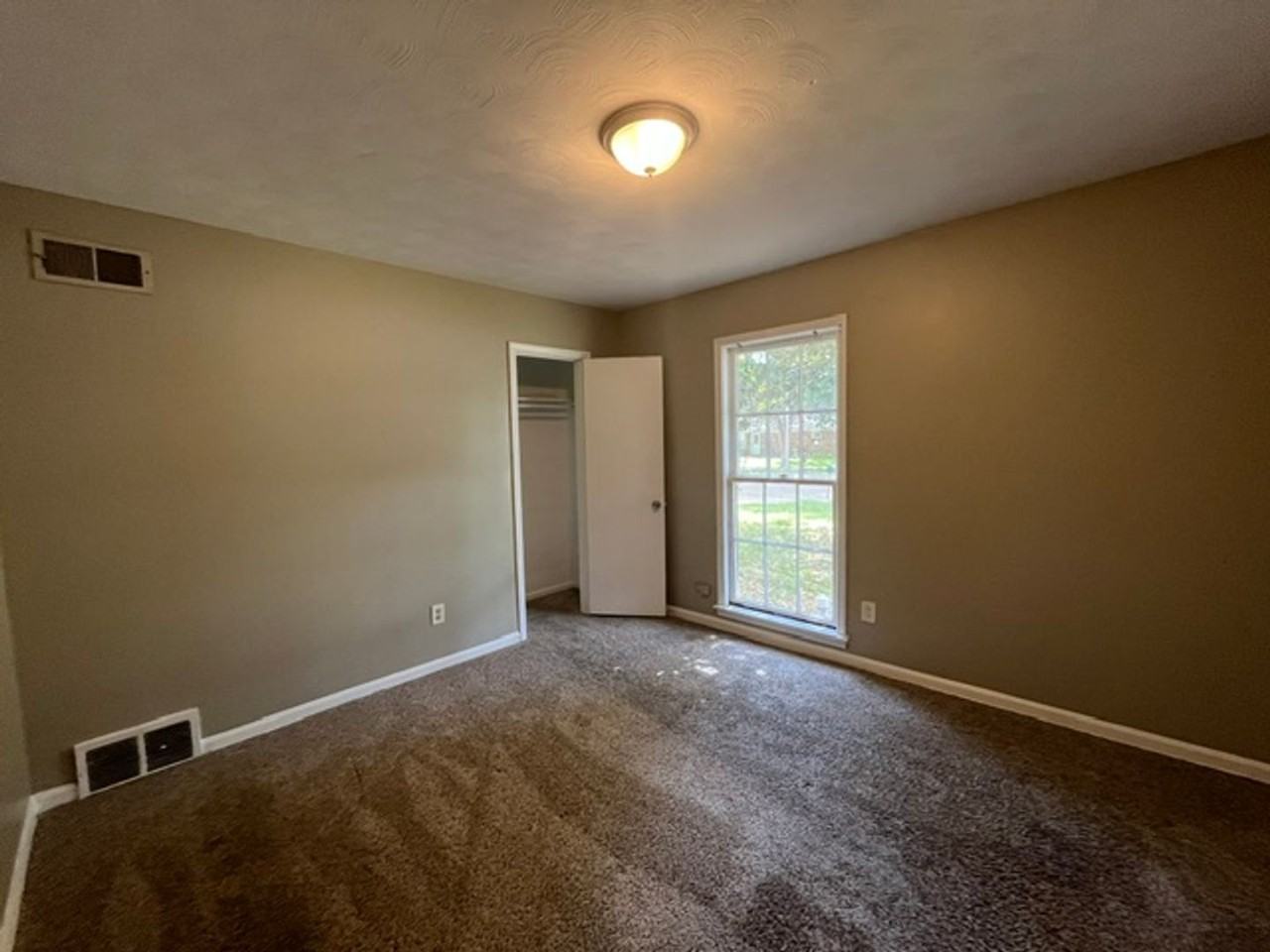 8015 Pinebrook Dr - Photo 6 of 13