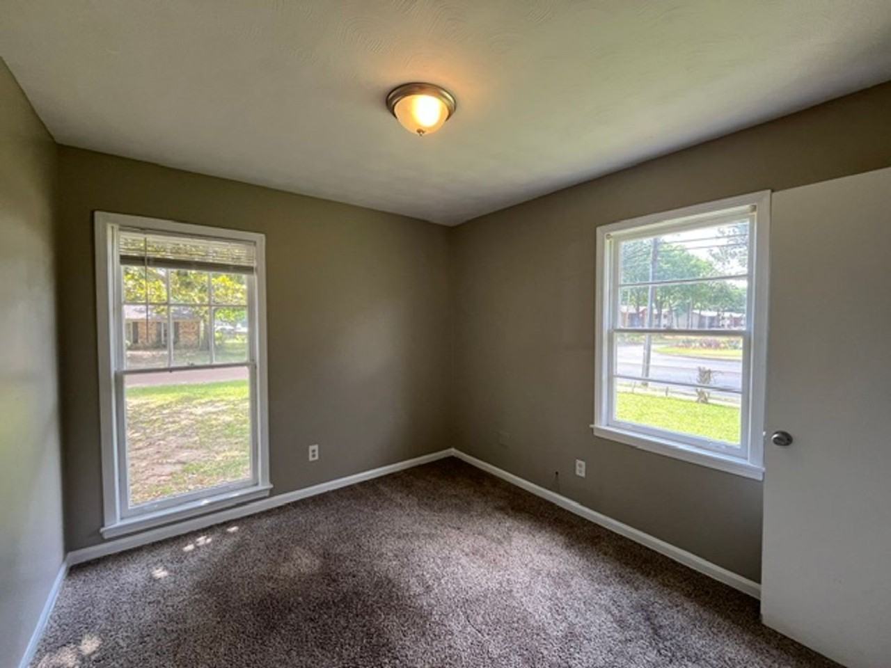 8015 Pinebrook Dr - Photo 7 of 13