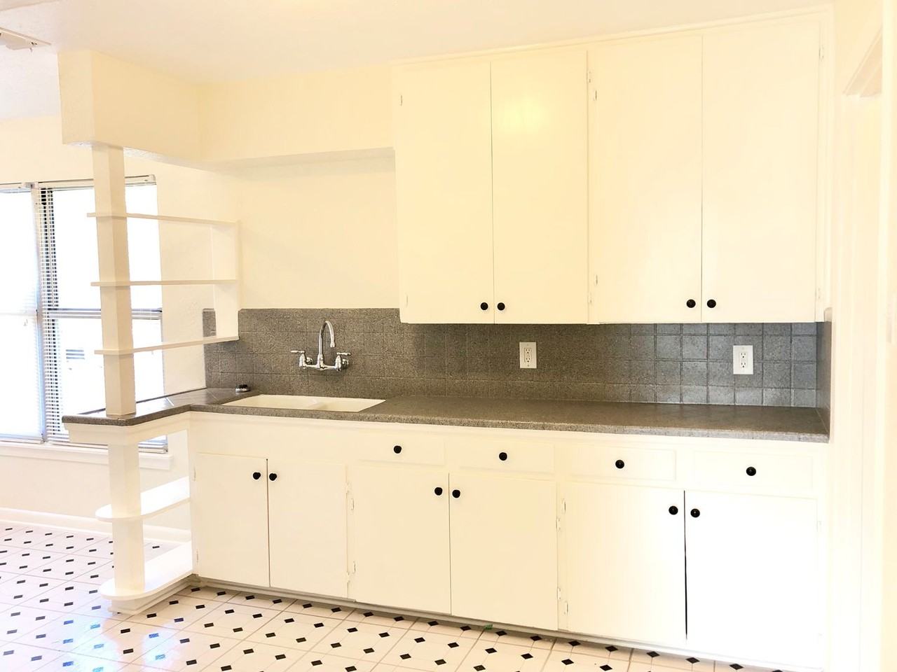 210 Laddie Pl - Photo 3 of 11