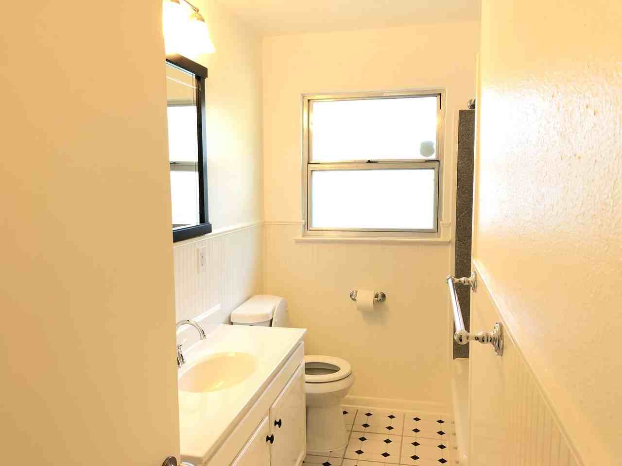 210 Laddie Pl - Photo 7 of 11
