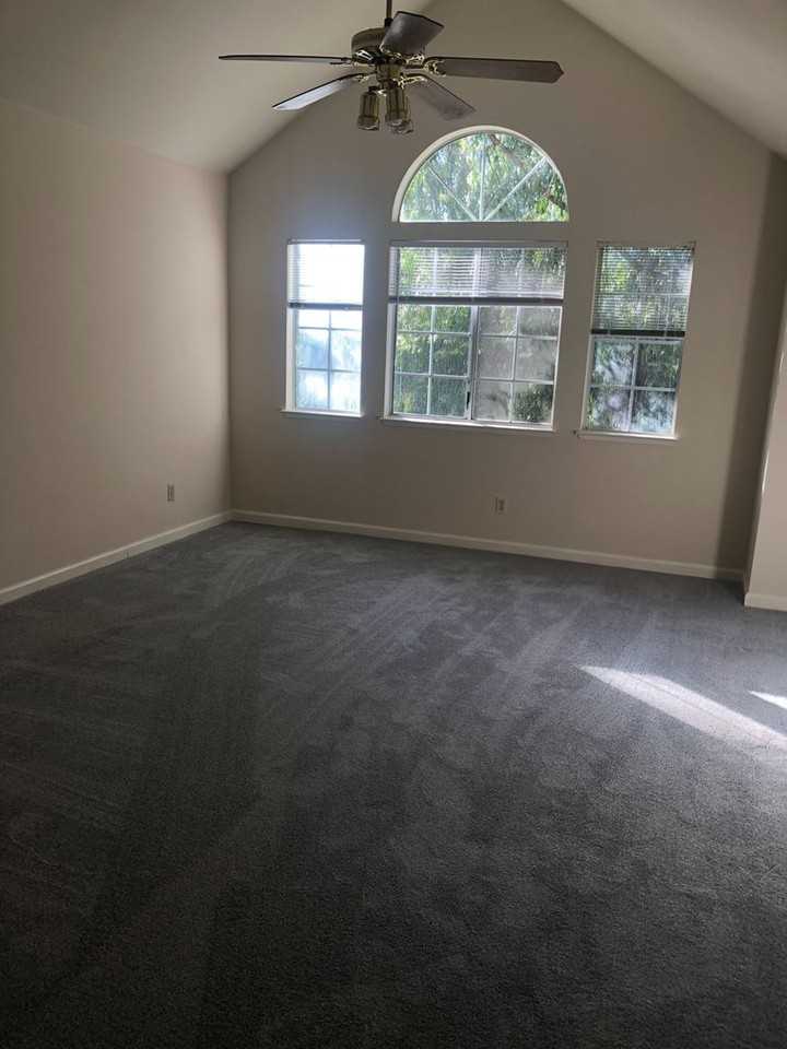 2822 College Ave - Photo 2 of 11