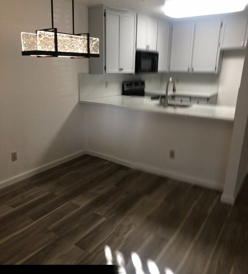 2822 College Ave - Photo 4 of 11
