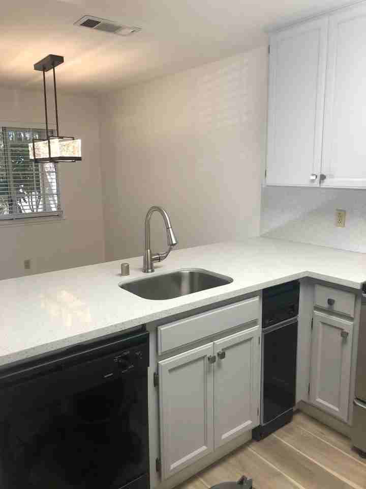 2822 College Ave - Photo 5 of 11