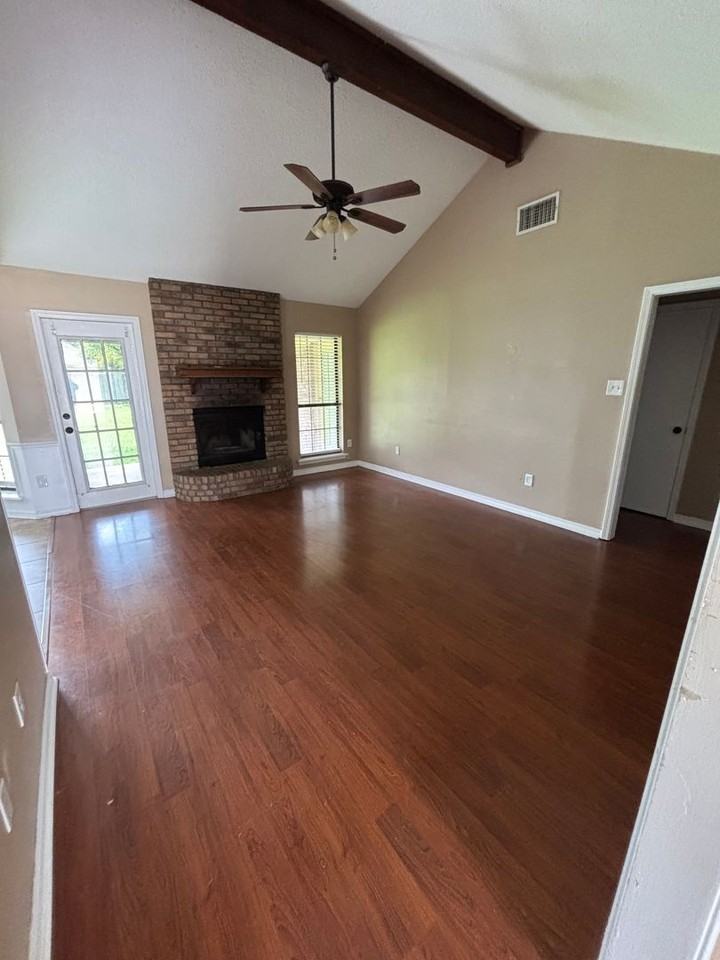 5402 Susanna Dr - Photo 2 of 13