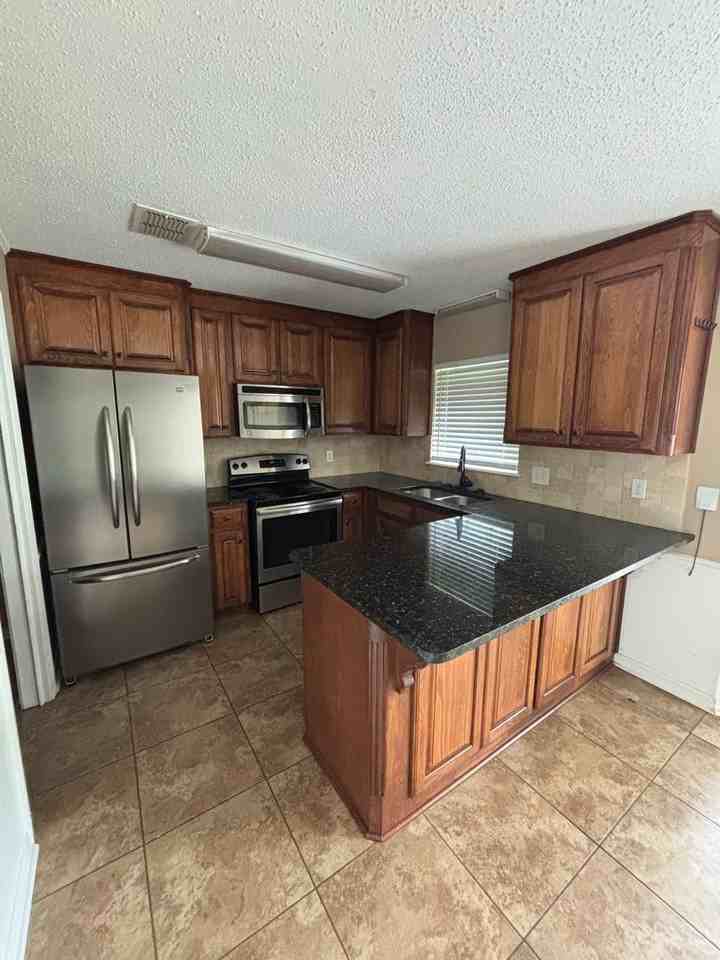 5402 Susanna Dr - Photo 3 of 13