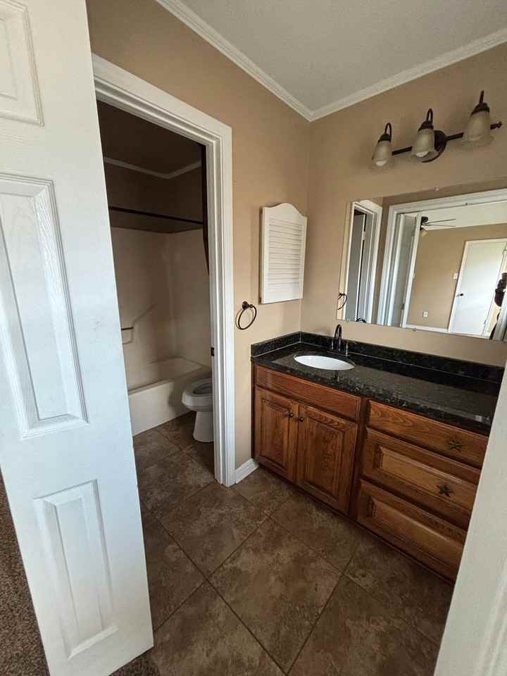 5402 Susanna Dr - Photo 6 of 13