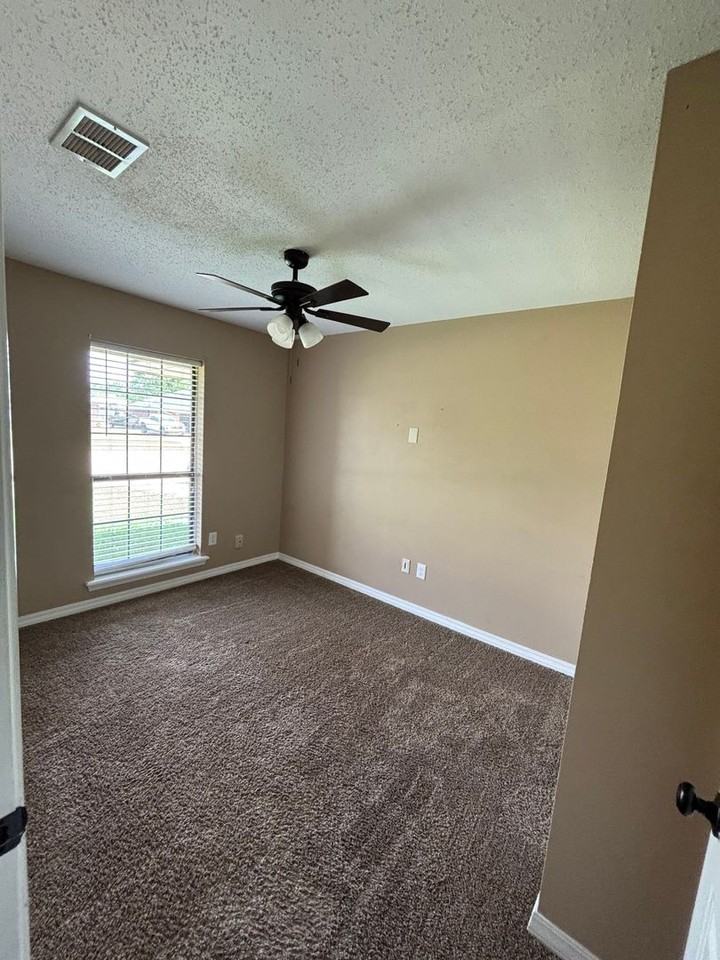 5402 Susanna Dr - Photo 7 of 13