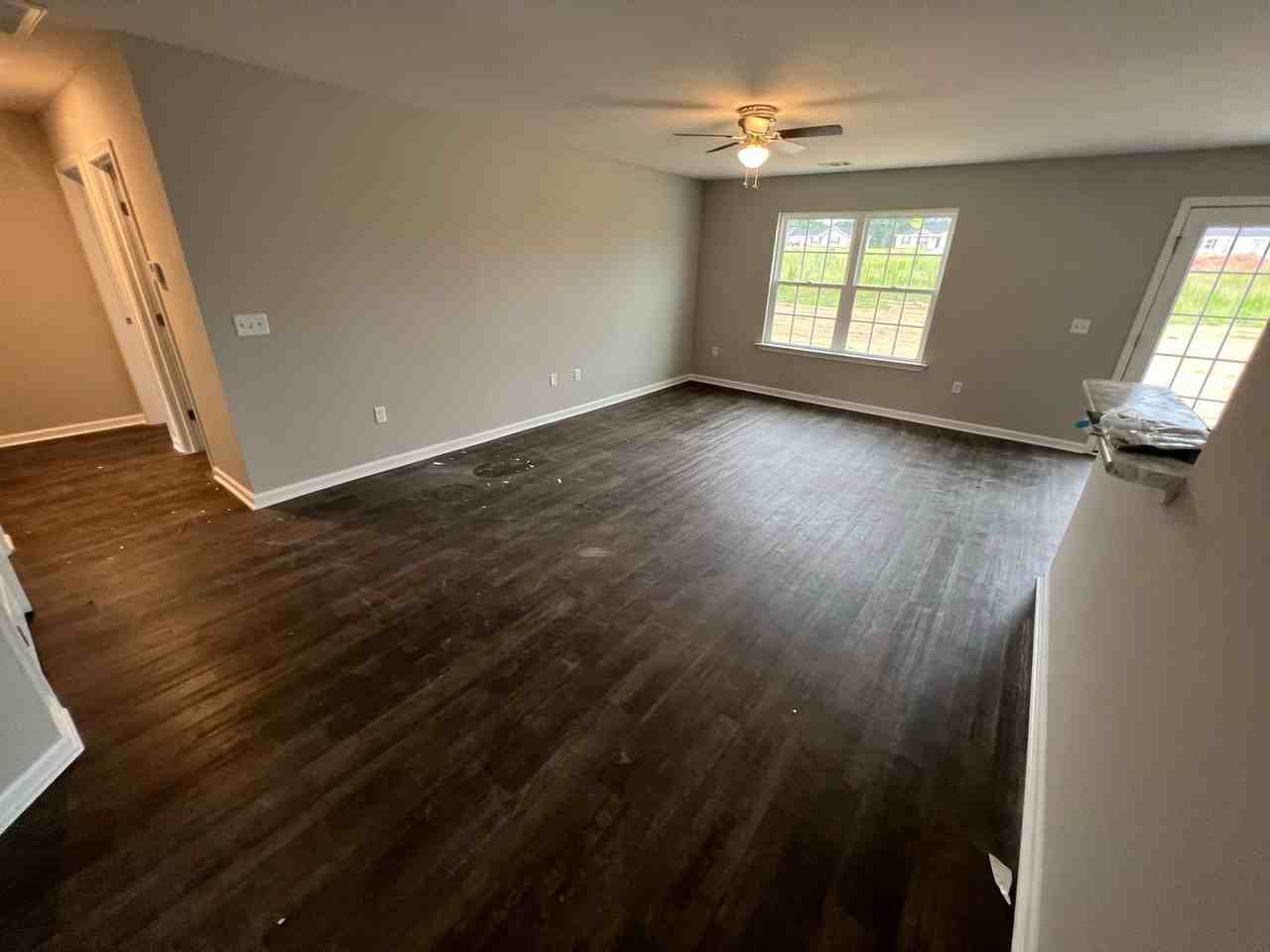 128 Callaway Cres - Photo 4 of 11
