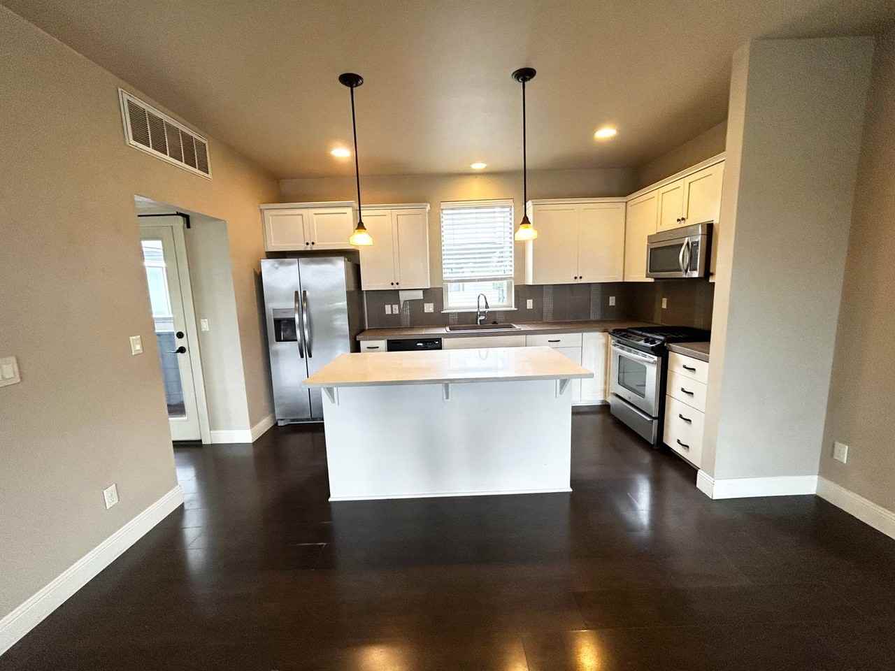 14439 Sw Meridian St - Photo 3 of 18