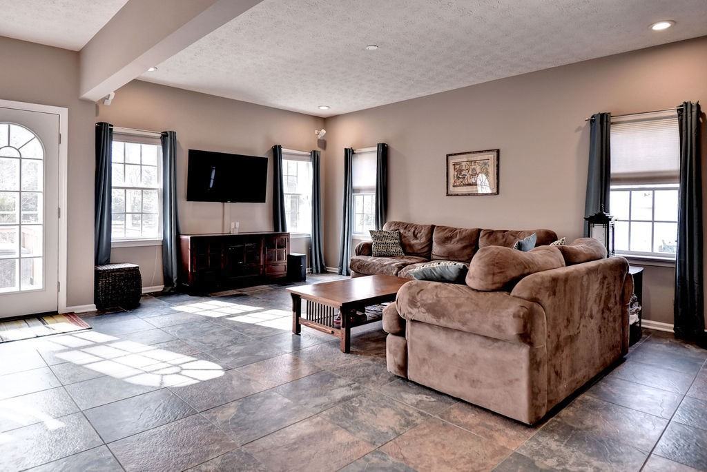 203 Rosetta Dr - Photo 6 of 37