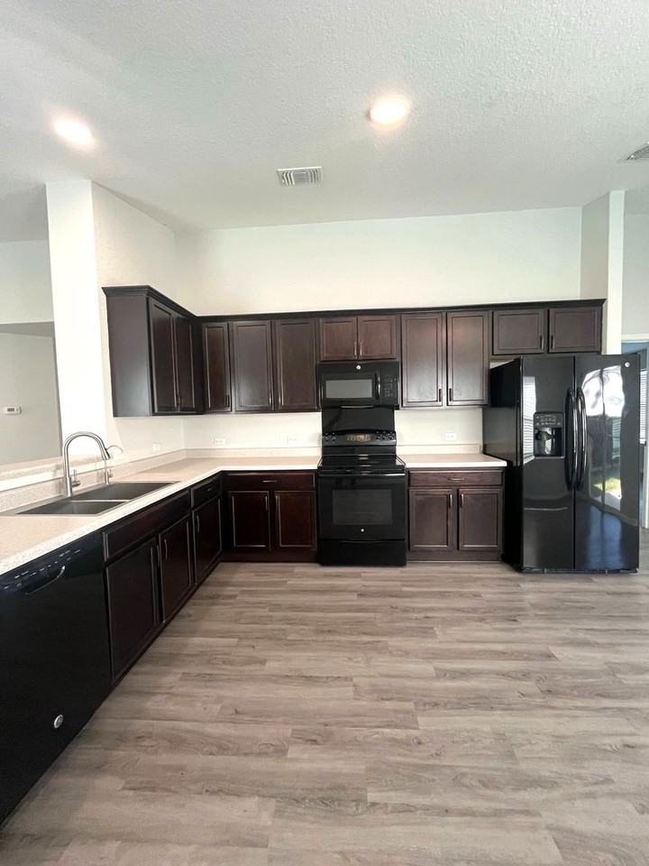 733 Wolfeton Way - Photo 6 of 17