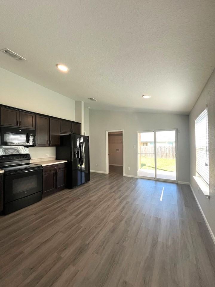 733 Wolfeton Way - Photo 7 of 17