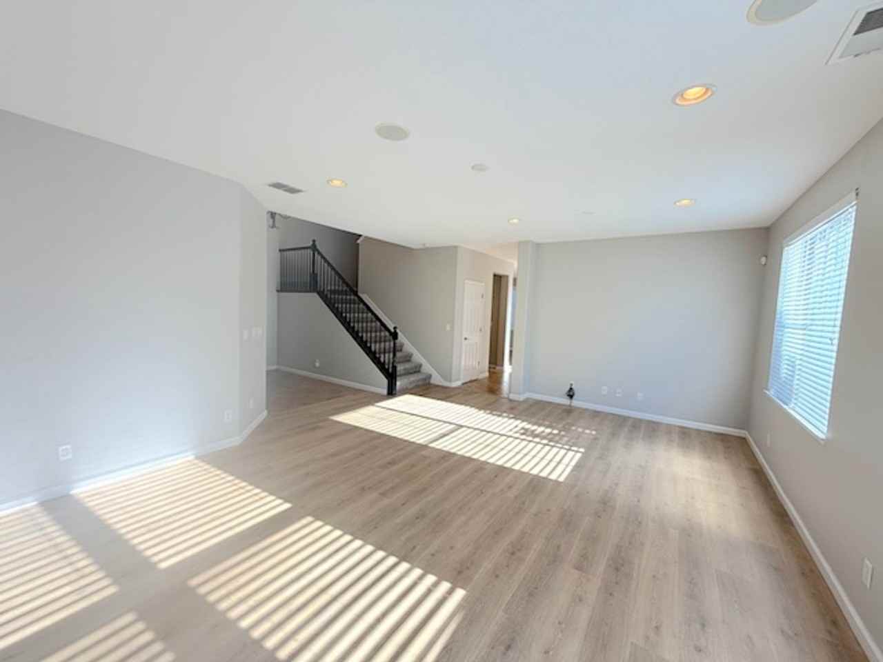 1610 Abilene Cir - Photo 3 of 20