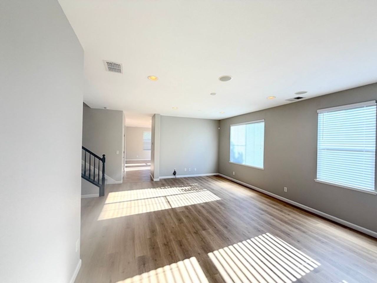 1610 Abilene Cir - Photo 4 of 20