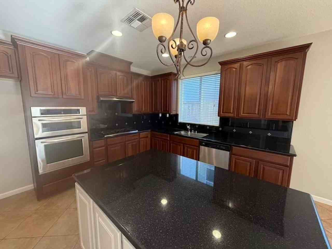 1610 Abilene Cir - Photo 5 of 20