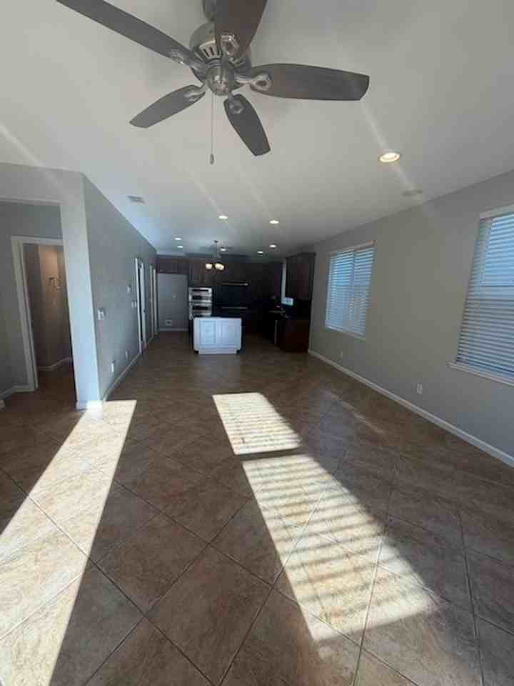 1610 Abilene Cir - Photo 6 of 20