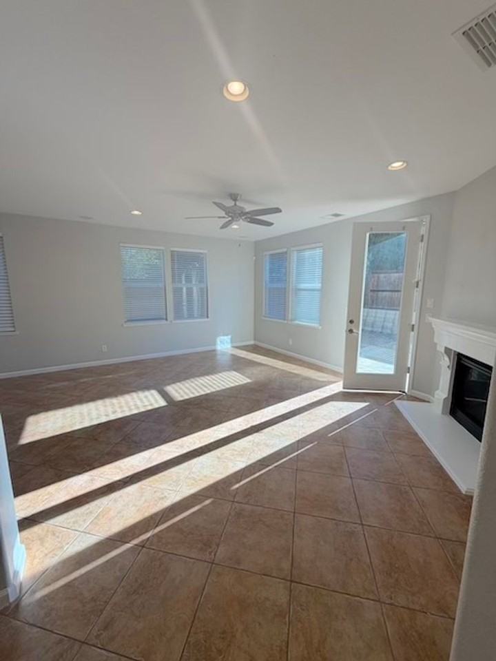 1610 Abilene Cir - Photo 7 of 20