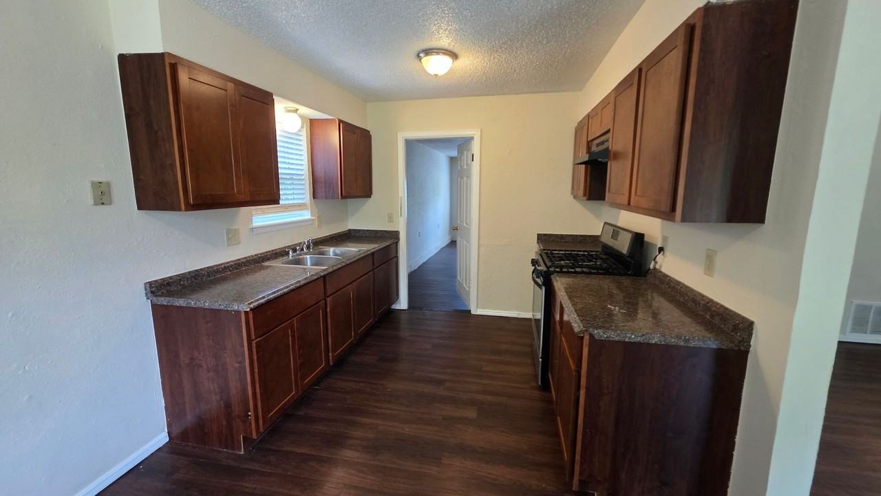 1008 Willow Brook Dr - Photo 5 of 26