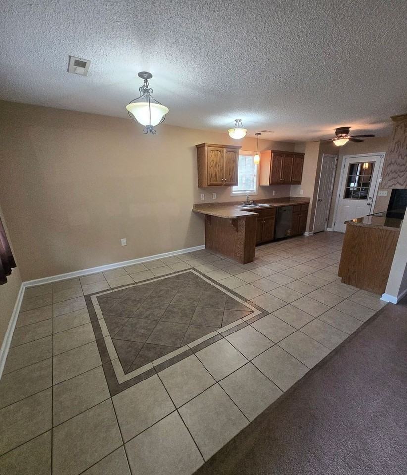 213 Rosemary Ln - Photo 2 of 19