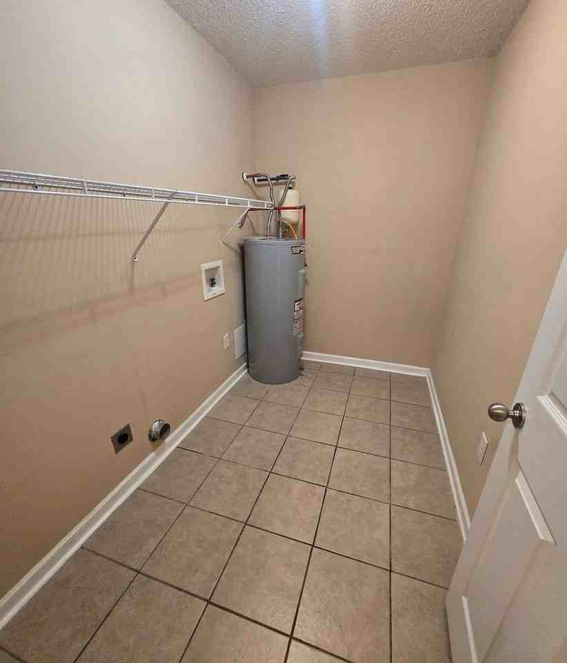 213 Rosemary Ln - Photo 5 of 19